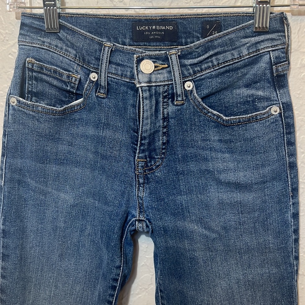 3 for $15 Lucky Brand Mid Rise Crop Ava Jeans - Picture 3 of 5